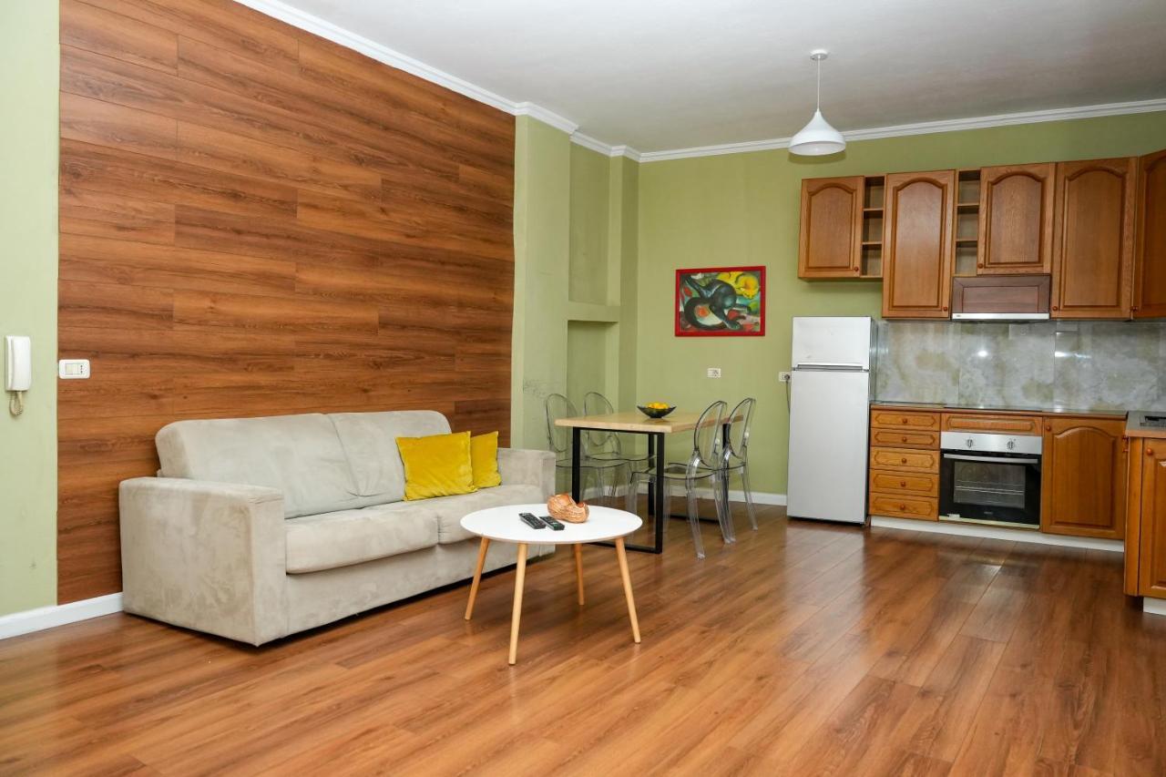 Cozy Apartment In The Heart Of Tirana ! Exteriör bild