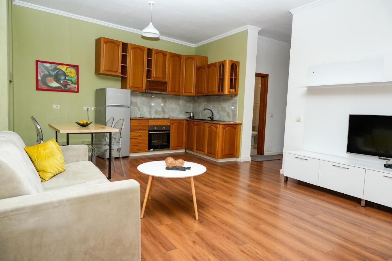 Cozy Apartment In The Heart Of Tirana ! Exteriör bild