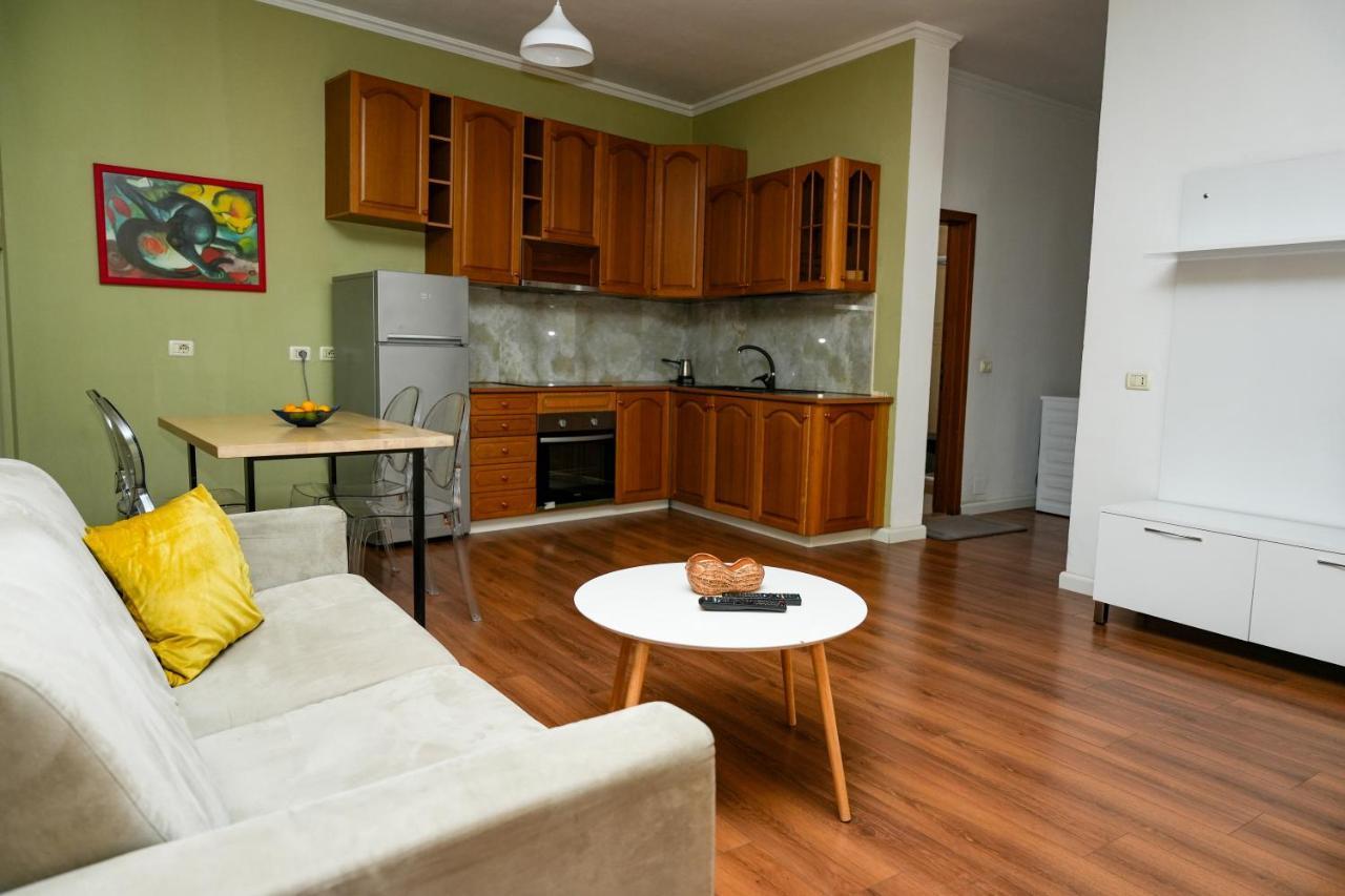 Cozy Apartment In The Heart Of Tirana ! Exteriör bild