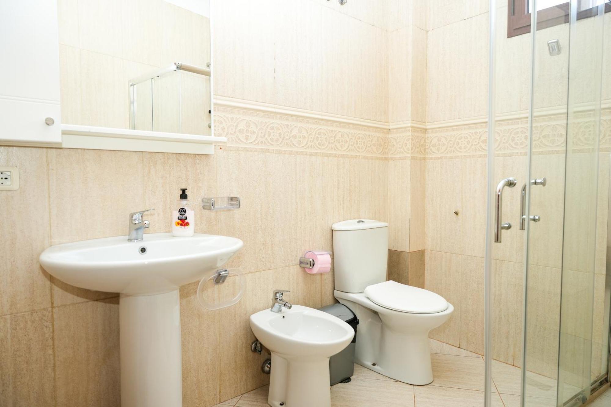 Cozy Apartment In The Heart Of Tirana ! Exteriör bild