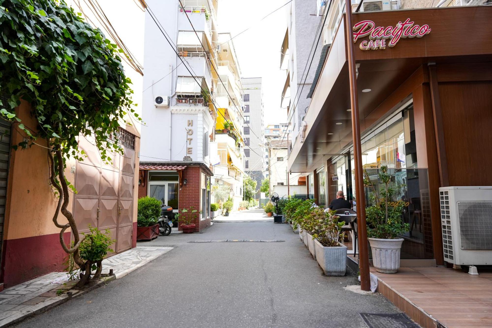 Cozy Apartment In The Heart Of Tirana ! Exteriör bild