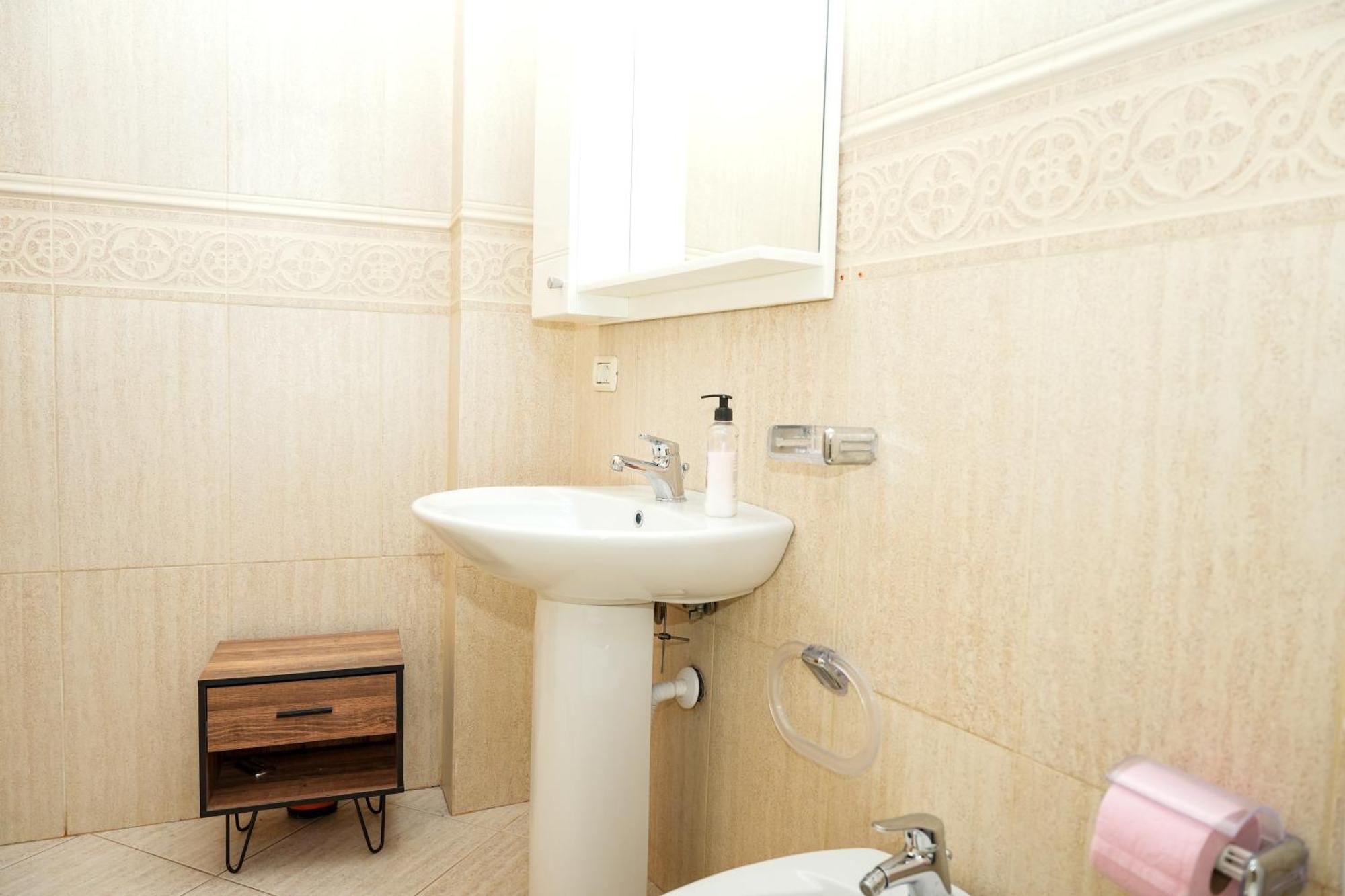 Cozy Apartment In The Heart Of Tirana ! Exteriör bild